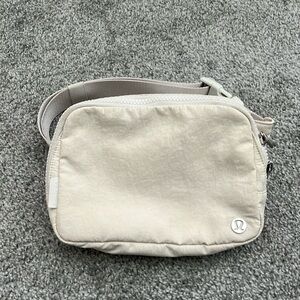 Lululemon Everywhere Belt Bag 2L
